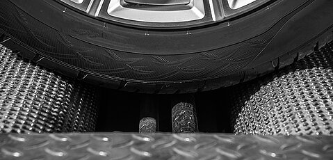 Systemlösungen für Personenkraftfahrzeuge Systemlösungen für Personenkraftfahrzeuge